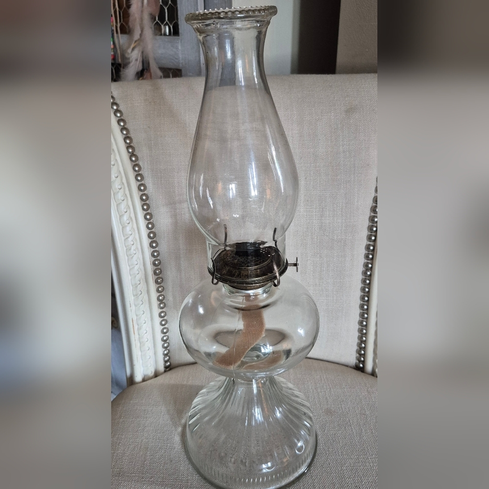 Vintage Eagle 20" Clear Glass Oil Lamp w/ Globe & Wick